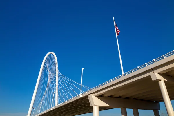 Margaret Hunt Hill Bridge em Dallas — Fotografia de Stock