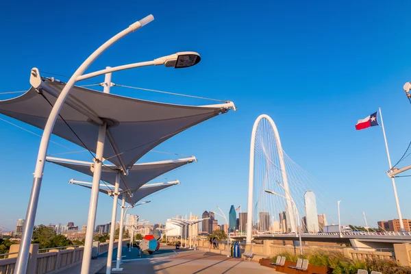 Ciudad de Dallas horizonte en el crepúsculo — Foto de Stock