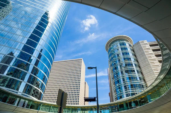 Grattacieli contro il cielo blu nel centro di Houston, Texas — Foto Stock