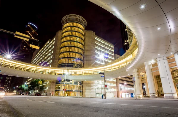 Rascacielos de noche en el centro de Houston, Texas — Foto de Stock