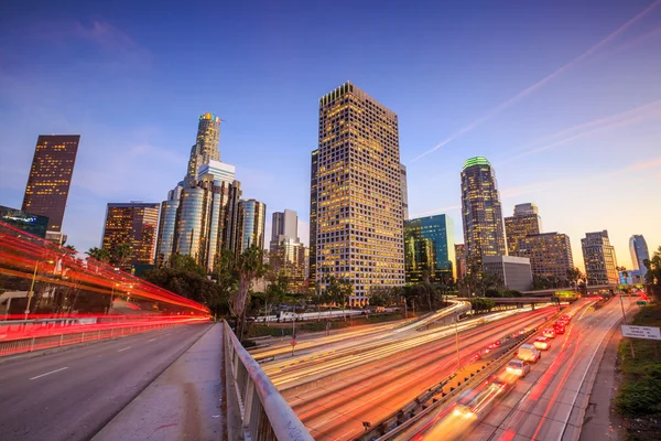 Skyline del centro de Los Ángeles durante la hora punta —  Fotos de Stock