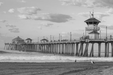 Huntington Beach iskelesinden gündoğumu