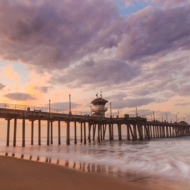 Huntington Beach iskelesinden gündoğumu