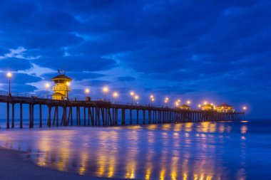 Huntington Beach iskelesinden gündoğumu