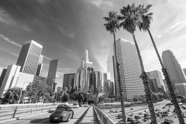 Horizonte de La Los Angeles da baixa — Fotografia de Stock