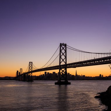 gün batımında, california san francisco manzarası ve bay bridge 