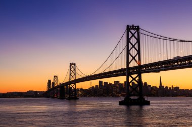 gün batımında, california san francisco manzarası ve bay bridge 