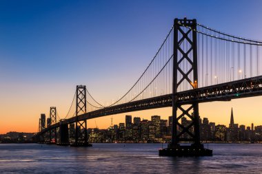 gün batımında, california san francisco manzarası ve bay bridge