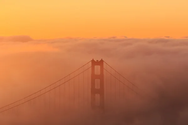 Düşük sis, Golden Gate Köprüsü San Francisco — Stok fotoğraf