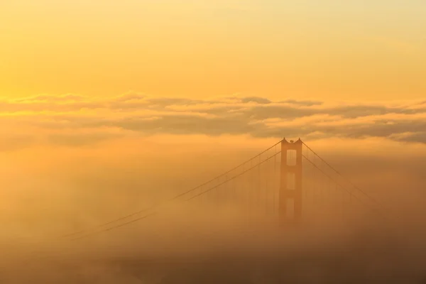 Χαμηλή ομίχλη στο Golden Gate Bridge San Francisco — Φωτογραφία Αρχείου