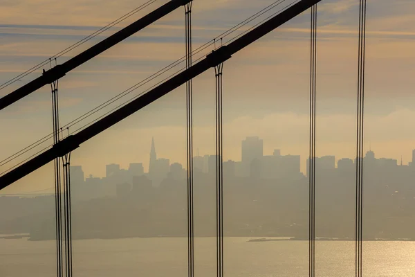 Puente Golden Gate y el centro de San Francisco — Foto de Stock