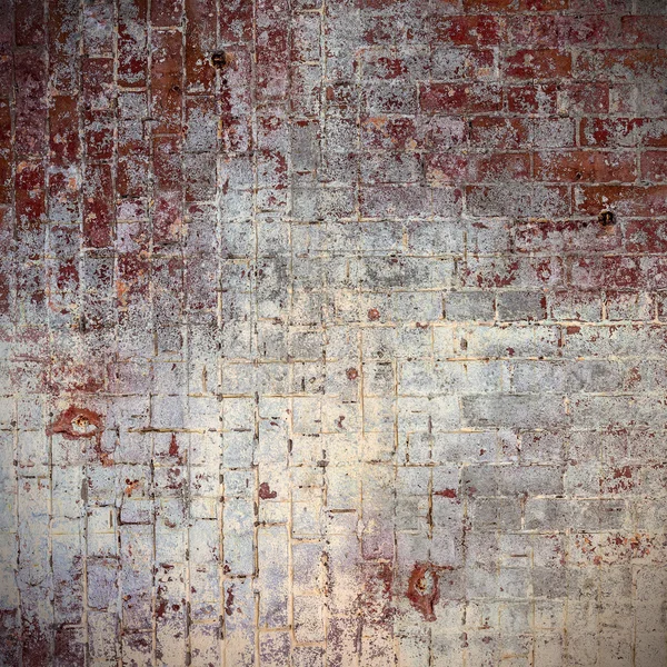 Vecchio muro di mattoni in uno sfondo — Foto Stock