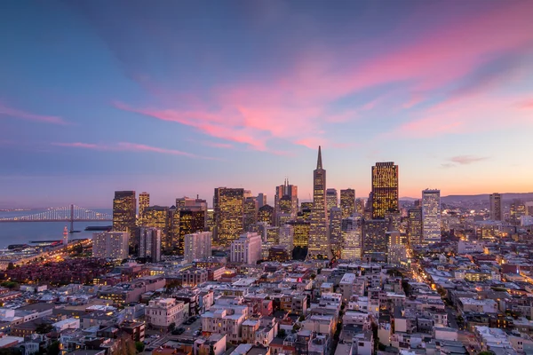 San Francisco Innenstadt bei Sonnenuntergang. — Stockfoto