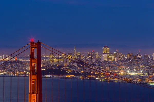 Golden Gate Bridge and downtown San Francisco — Stock Photo, Image