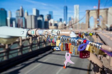 brooklyn köprüsünde aşk kilitleri