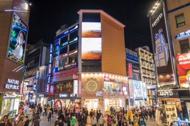 Myeong-Dong Neon ışıkları Seul