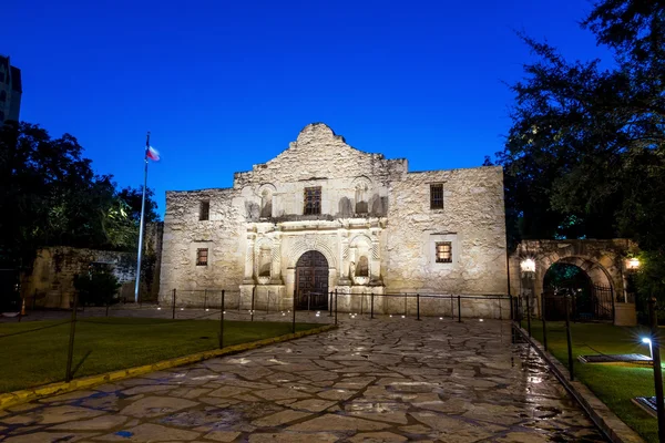 Historische Alamo in schemerlicht — Stockfoto