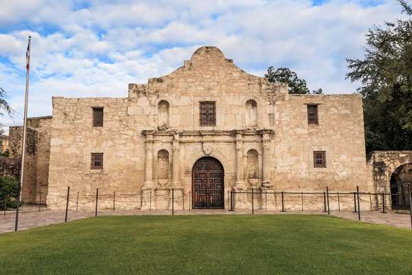 Alacakaranlıkta tarihi Alamo — Stok fotoğraf
