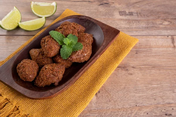 Snack Frito Árabe Tradicional Hecho Con Trigo Relleno Carne Picada — Foto de Stock