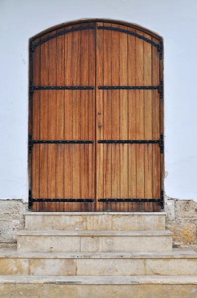 eski kilitli kapı