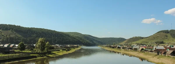 dağ nehir bir köyde, Urallar, Rusya Federasyonu