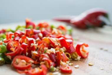 doğranmış taze kırmızı biber  