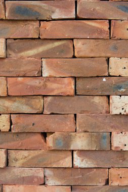 İnşaat alanı içinde tuğla blok