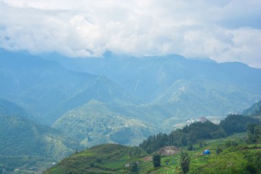 dağlar dumanlı ufuklar mavi tonları