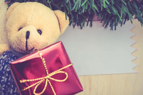 Oyuncak ayı ile Noel kartı. Mutlu Noeller ve mutlu yeni