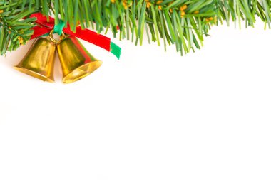 Beyaz arka plan üzerinde izole Noel dekorasyonu ile çan