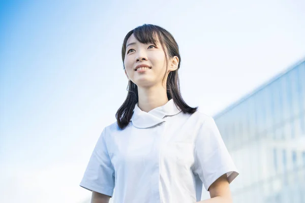 Mujer Con Batas Blancas Imagen Médica Enfermeras Higienistas Dentales Salones — Foto de Stock