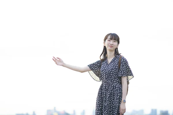 Retrato Mujer Joven Asiática Pie Junto Mar Noche — Foto de Stock