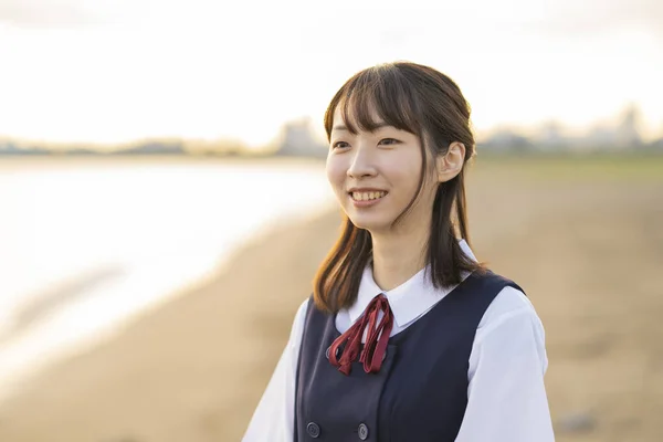 Aziatisch Vrouw Middelbare School Student Wandelen Het Strand — Stockfoto