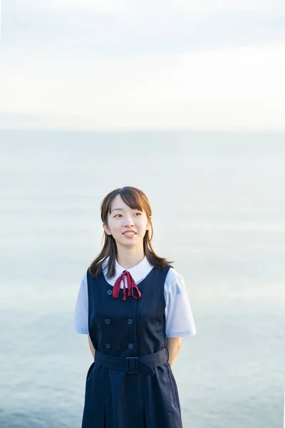 High School Girl Showing Smile Background Sea — Stock Photo, Image