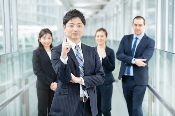 Empresario Con Pose Número Uno Equipo Negocios —  Fotos de Stock