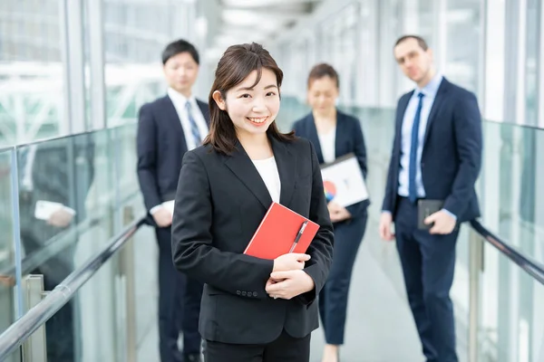 Sorridente Asiático Mulher Negócios Sua Equipe Negócios — Fotografia de Stock