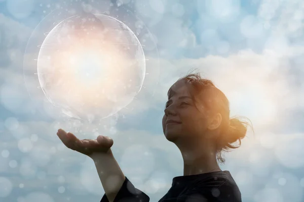 Ecologie Afbeelding Van Een Vrouw Proberen Aarde Raken — Stockfoto