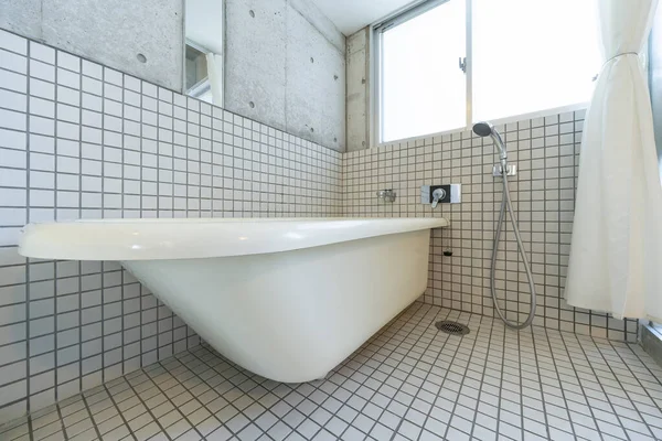 자연광으로 욕실을 깨끗하게 — 스톡 사진
