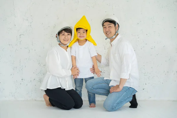 Asian Boy Wearing Disaster Prevention Hoods Parents Wearing Helmets — Stock Photo, Image