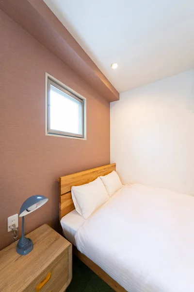 Dormitorio Luminoso Con Sábanas Blancas Habitación —  Fotos de Stock