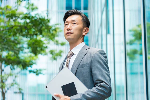 Asiatico Uomo Affari Con Serio Sguardo — Foto Stock