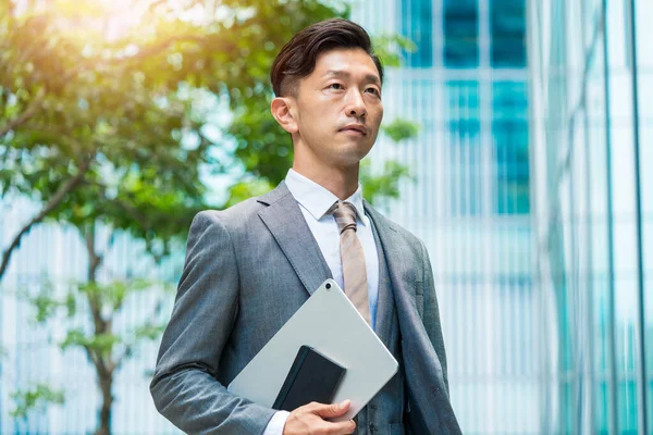 Asiatico Uomo Affari Con Serio Sguardo — Foto Stock