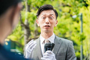 Seçim Adayları Sokakları Dışarıdaki Seçmenlere Konuşuyor