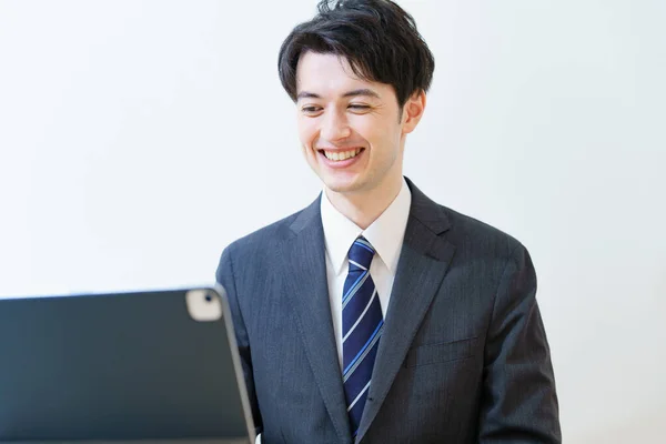 Man Suit Attending Online Interview Meeting Meeting Relaxed Look — Stock Photo, Image