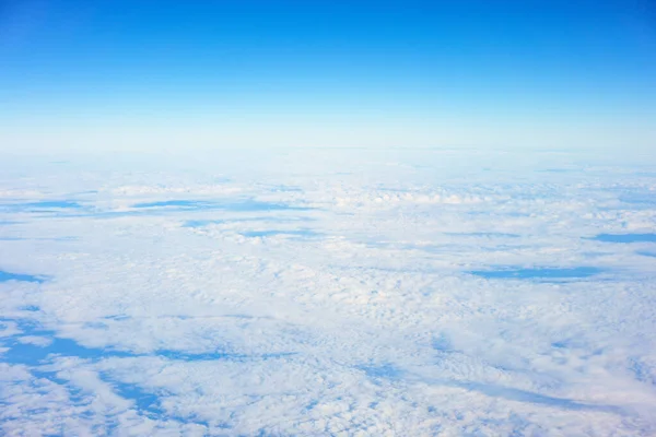 Niebo Chmury Widziane Okna Samolotu — Zdjęcie stockowe