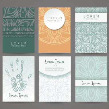 Vektör tasarım şablonları kümesi. Rastgele renkli stil broşürleri. Vintage çerçeve ve arka planlar. Çiçek, mandala tasarım.