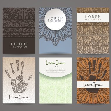 Vektör tasarım şablonları kümesi. Rastgele renkli stil broşürleri. Vintage çerçeve ve arka planlar. Çiçek, mandala tasarım.