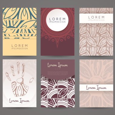 Vektör tasarım şablonları kümesi. Rastgele renkli stil broşürleri. Vintage çerçeve ve arka planlar. Çiçek, mandala tasarım.