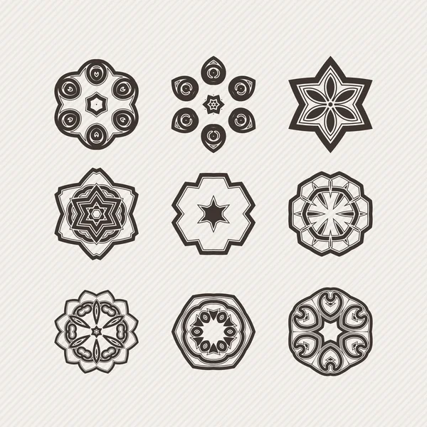 Satz von verzieren Vektor Mandala Symbole. Gotische Spitze Tattoo. Keltische Webart mit scharfen Ecken. — Stockvektor