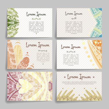 Vektör tasarım şablonları kümesi. Rastgele renkli stil broşürleri. Zentangle tasarımlar.